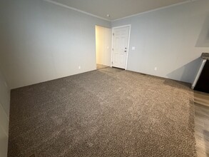 38062 St Tropez Dr in Clinton Township, MI - Building Photo - Building Photo