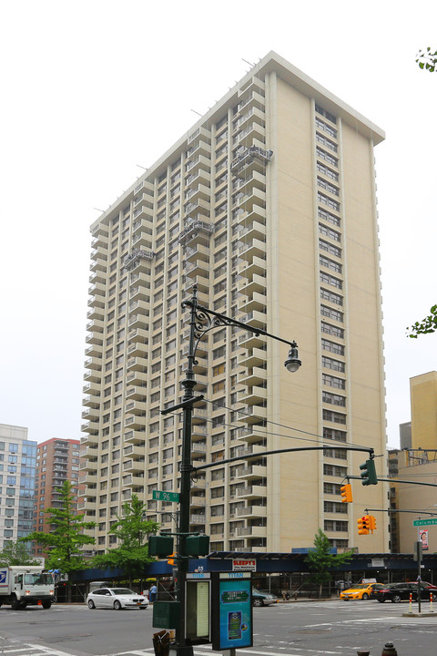 Tower West in New York, NY - Foto de edificio