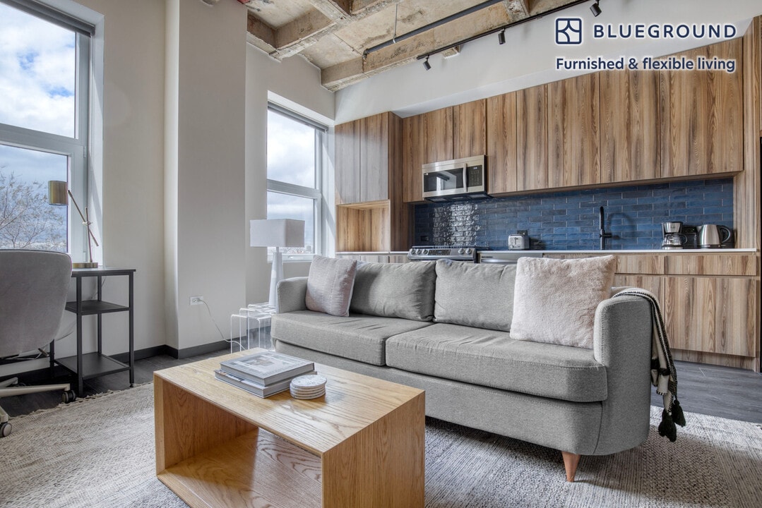 150 N Ashland Ave-Unit -FL4-ID1051 in Chicago, IL - Building Photo