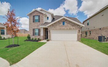 8411 Baywatch Cir in Mont Belvieu, TX - Foto de edificio - Building Photo