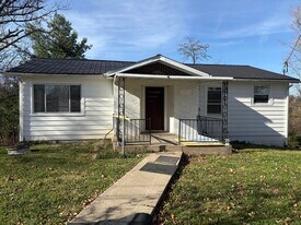 5 Lake St in Williamstown, KY - Building Photo