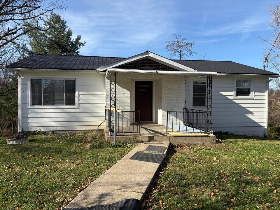 5 Lake St in Williamstown, KY - Building Photo