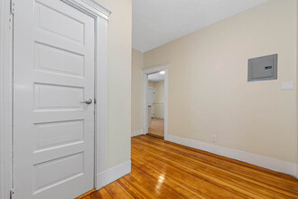 42 Brackett St, Unit 1 in Boston, MA - Building Photo - Building Photo