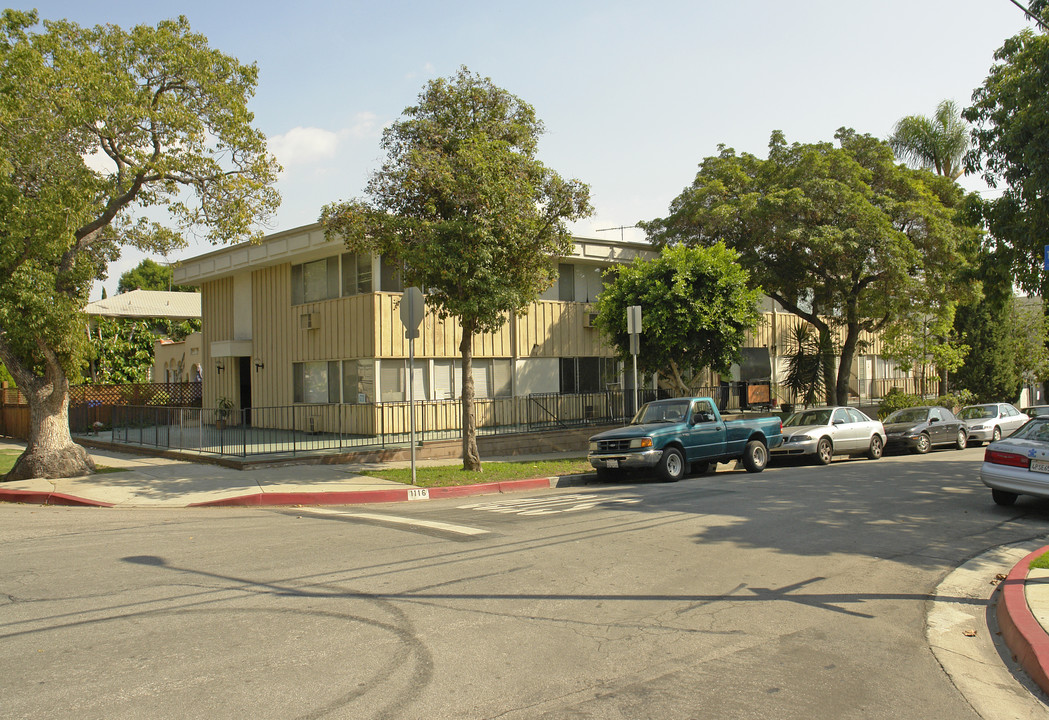 1116 N Spaulding Ave in Los Angeles, CA - Foto de edificio