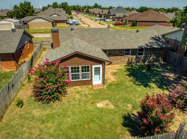 904 SE 8th St in Moore, OK - Foto de edificio - Building Photo