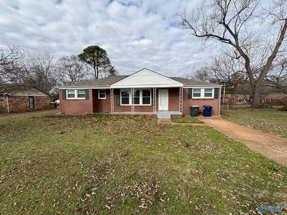 2206 Harris Rd NW in Huntsville, AL - Building Photo