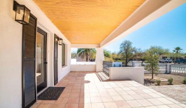 2231 E Helen St in Tucson, AZ - Building Photo - Building Photo