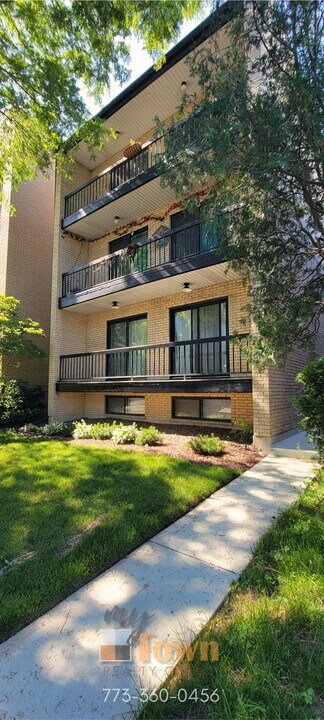 2740 W Farragut Ave, Unit 1 in Chicago, IL - Building Photo