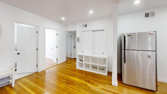 289 Dorchester St, Unit 3 in Boston, MA - Building Photo - Building Photo