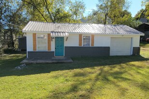 832 Mcroy Dr in Chattanooga, TN - Building Photo