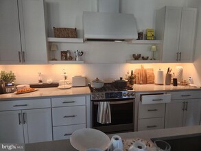 1 Mount Dr in Plainsboro, NJ - Building Photo - Building Photo