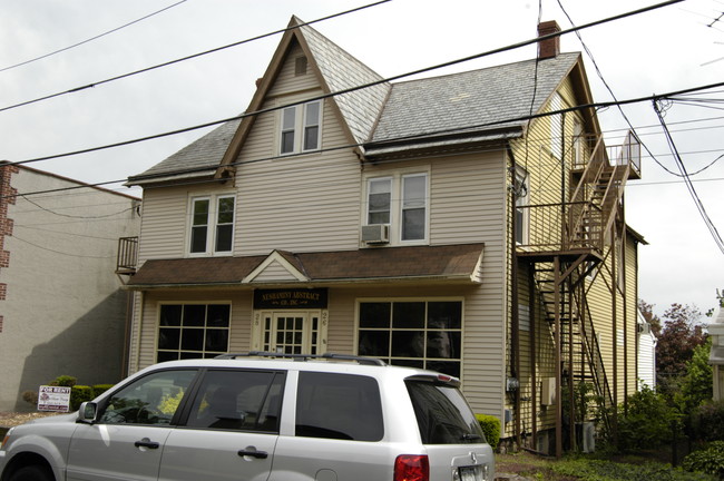 28 E Oakland Ave in Doylestown, PA - Building Photo - Building Photo