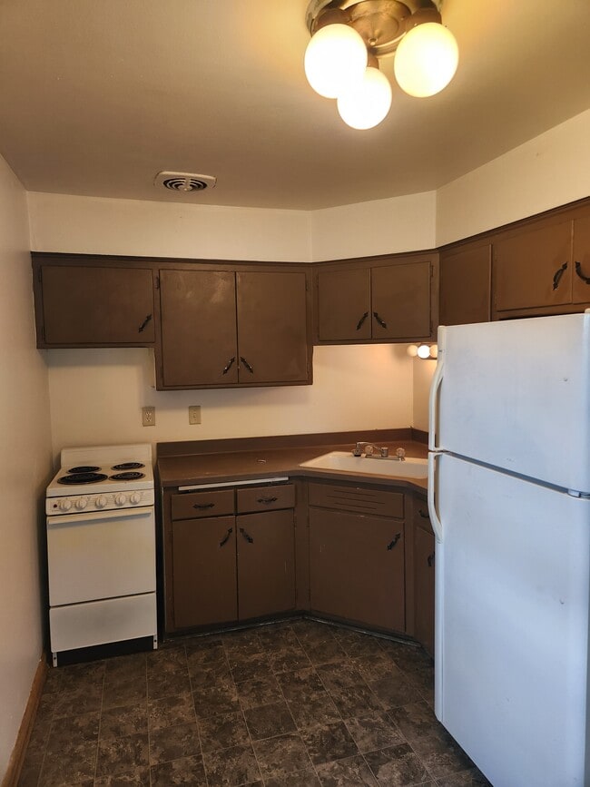 7223 W Lakefield Dr, Unit #3 in Milwaukee, WI - Foto de edificio - Building Photo