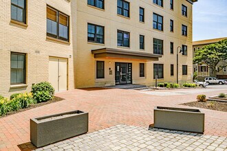 25 High St, Unit 307 in Portland, ME - Foto de edificio - Building Photo