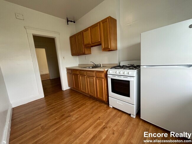 1750 Commonwealth Ave, Unit 1687-32
