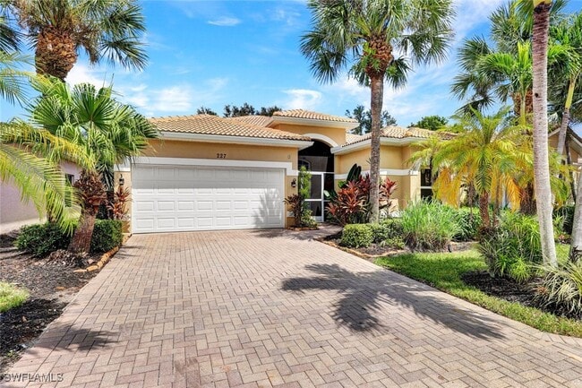 227 Glen Eagle Cir in Naples, FL - Building Photo - Building Photo