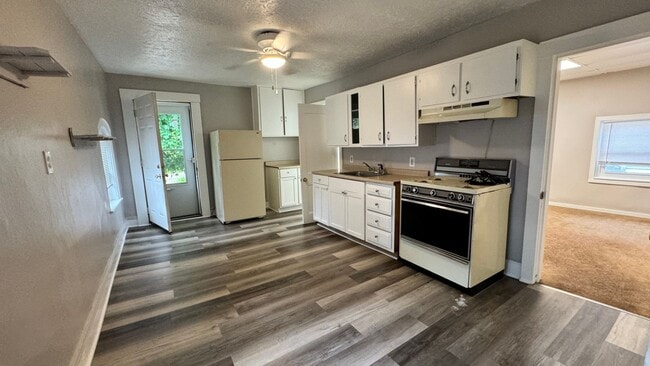 737 Clancy Ave NE in Grand Rapids, MI - Building Photo - Building Photo