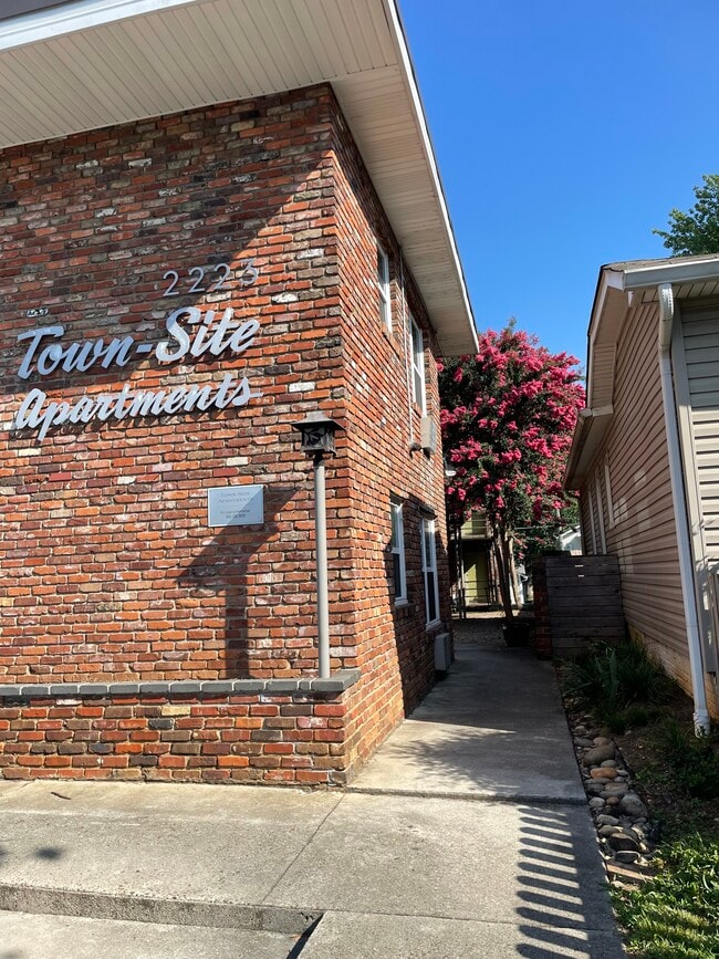 2223 Laurel Ave, Unit 6 in Knoxville, TN - Building Photo - Building Photo