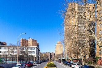 Gouverneur Gardens III in New York, NY - Building Photo - Building Photo