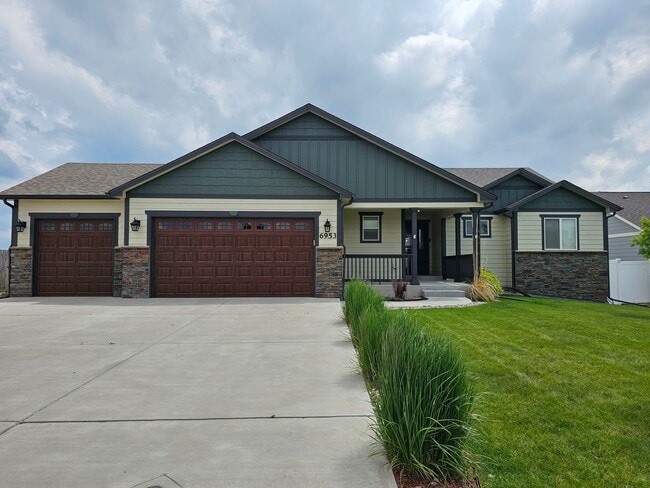 6953 Hitching Post Ln in Cheyenne, WY - Building Photo - Building Photo