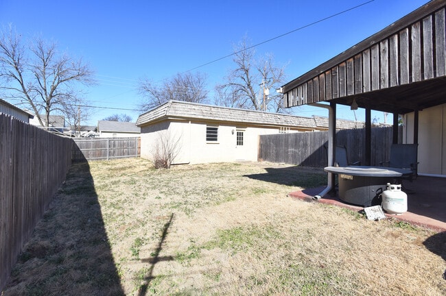 1023 E Thompson Ave in Sapulpa, OK - Building Photo - Building Photo