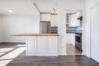 10 Fontenay in Toronto, ON - Building Photo - Building Photo