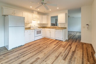 172 Moffitt Rd in Horse Shoe, NC - Building Photo - Building Photo