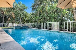 1111 Schooner Pl in Sanibel, FL - Building Photo