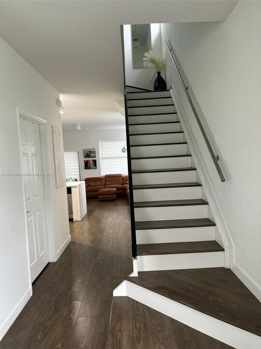 8986 W 35th Way in Hialeah, FL - Building Photo