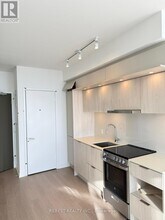 448 Burnhamthorpe Rd W in Mississauga, ON - Building Photo - Building Photo