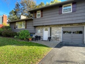 107 Margo Ln in Fayetteville, NY - Building Photo - Building Photo