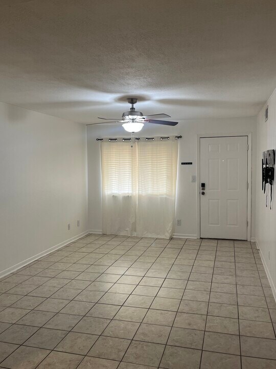 403 Hayden Rd, Unit 230 in Tallahassee, FL - Foto de edificio