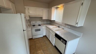 2255 N Meridian Ave in Fresno, CA - Building Photo - Building Photo