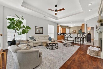 345 The Hills Dr in The Hills, TX - Building Photo - Building Photo