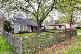 4507 Byrd Dr in River Oaks, TX - Foto de edificio - Building Photo