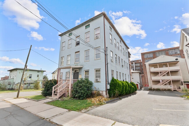 14 Crown St in New Britain, CT - Building Photo - Building Photo