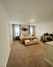 1517 Auckland Ct in Newport News, VA - Foto de edificio - Building Photo