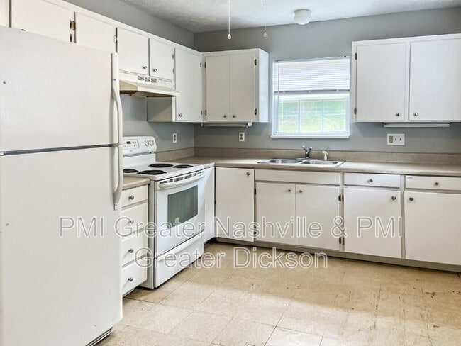 807 Clydeton Rd in Waverly, TN - Building Photo - Building Photo