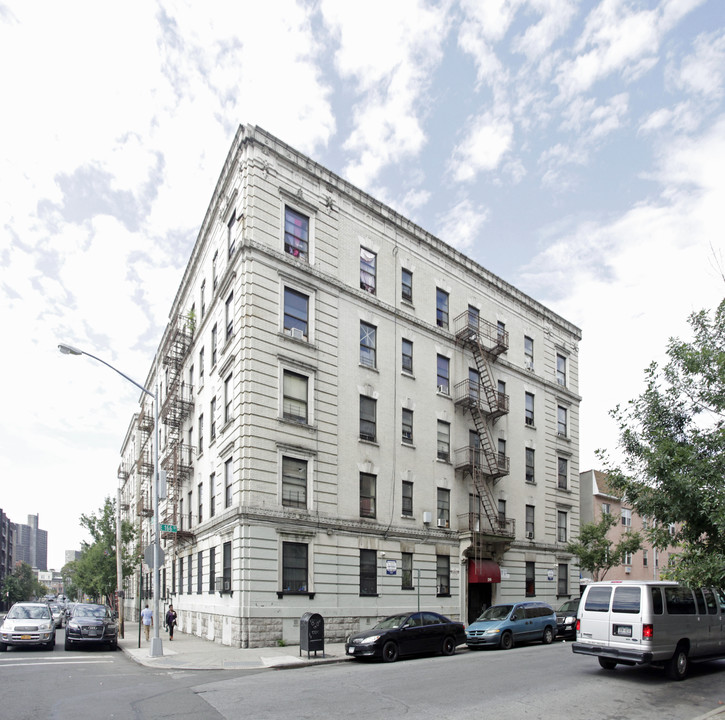 280 E 166th St in Bronx, NY - Building Photo