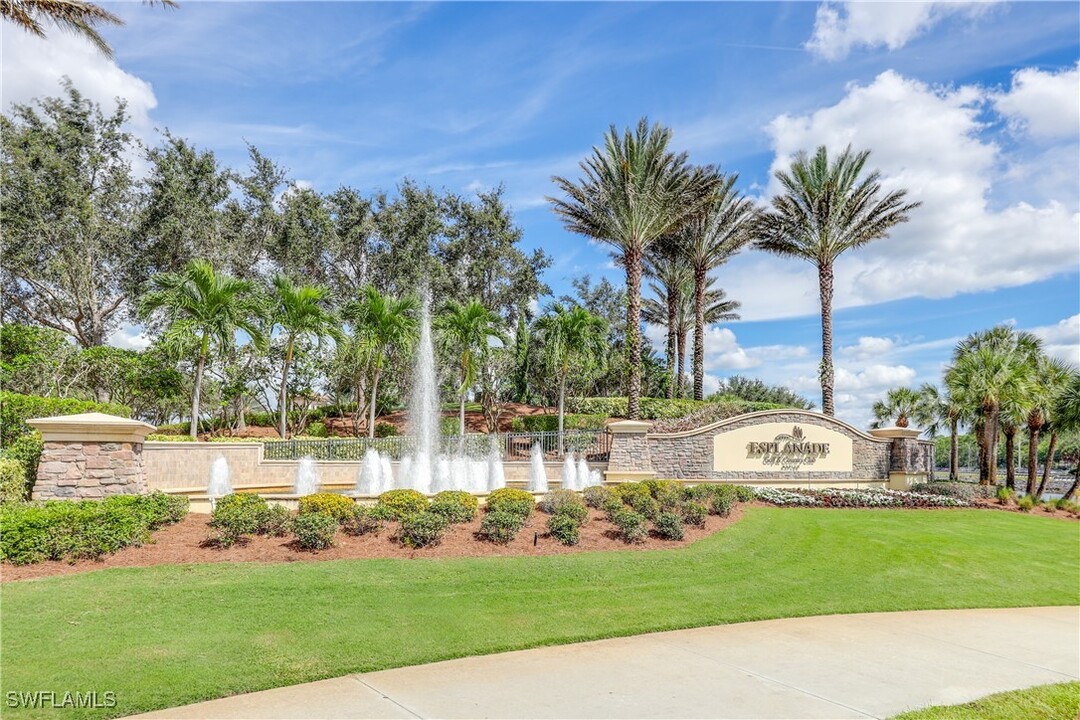 9403 Pocida Ct in Naples, FL - Building Photo