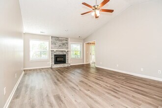 923 River Rock Dr in Woodstock, GA - Foto de edificio - Building Photo