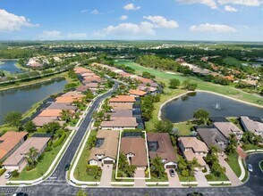 7831 Valencia Ct in Naples, FL - Foto de edificio - Building Photo