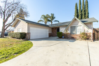 1901 Wildwood Dr in Modesto, CA - Building Photo - Building Photo