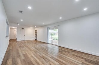 3229 Merrell Cir in Dallas, TX - Building Photo - Building Photo