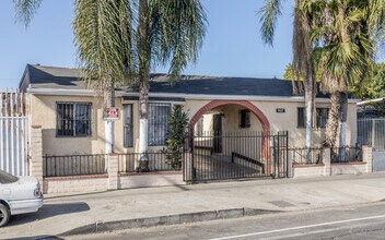 7407 S Figueroa St in Los Angeles, CA - Building Photo - Building Photo