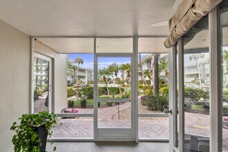 1198 Hillsboro Mile in Hillsboro Beach, FL - Foto de edificio - Building Photo