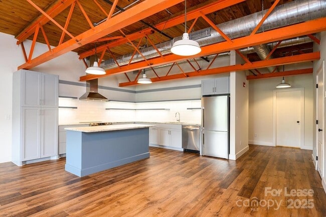 1001 West Ave NW, Unit 001 in Lenoir, NC - Foto de edificio - Building Photo