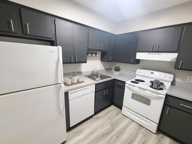Golf Marina Apartments in Fort Gratiot, MI - Building Photo - Building Photo