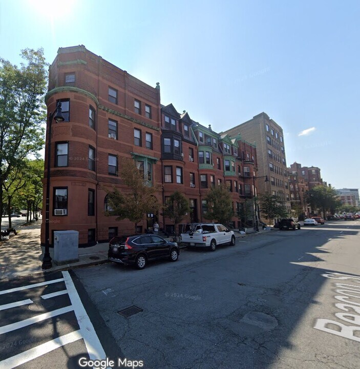 585 Beacon St, Unit 8 in Boston, MA - Foto de edificio