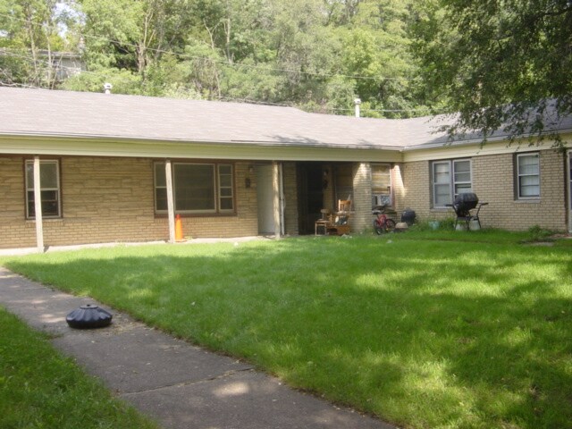 2604 Grant St in Bettendorf, IA - Building Photo